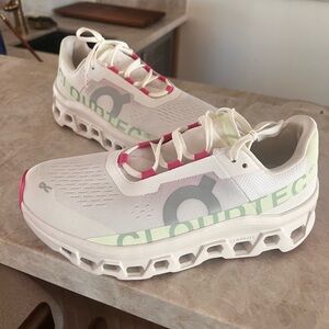 On cloud Running shoes